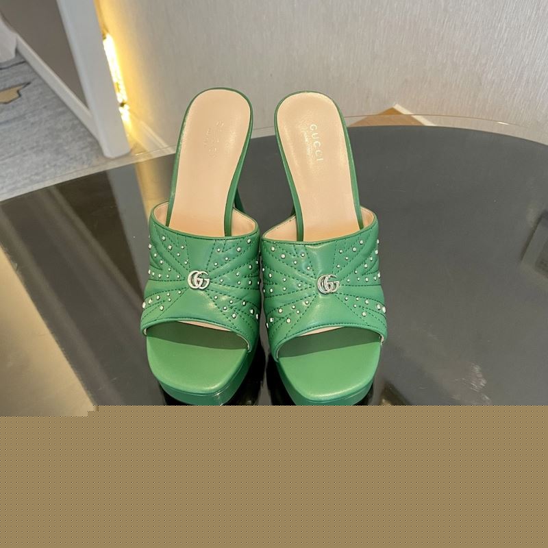 G*u*i sandals